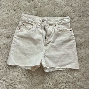 H&M High Waisted Off-White Shorts